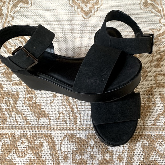 Platform shoes - Picture 2 of 3